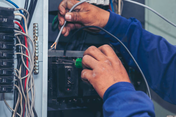 Best Licensed Electrician  in Oronoque, CT